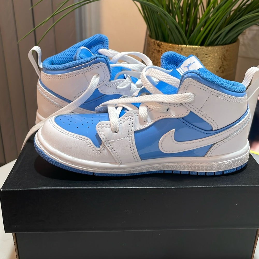 Jordan 1 Mid SE "White/Legend Blue" Toddler Boys' Shoe